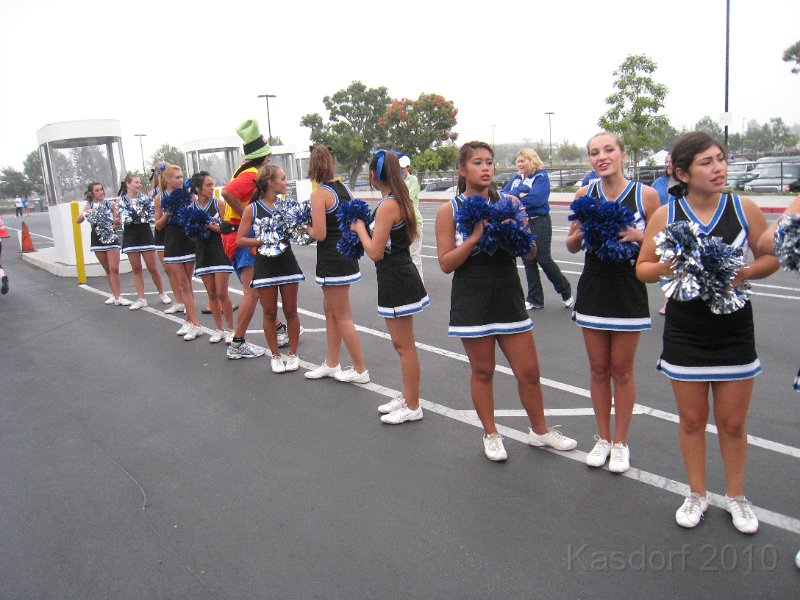 Disneyland 2010 HM Race 0390.JPG - Not sure what is happening here.... I didn't even see this at the time, I just took a photo but there seems to be some discussion going on.